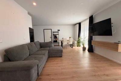 Apartament cu 3 camere semidecomandat în Crângași