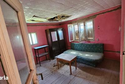 Casă cu 3 camere cu Teren 2880 Mp în Buteni