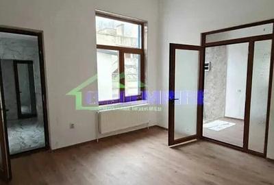 Casă cu 3 camere cu Teren 100 Mp în Central - 4