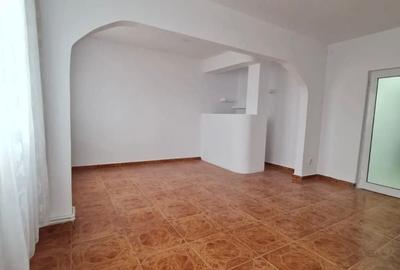 Apartament cu 3 camere decomandat în Micro 39