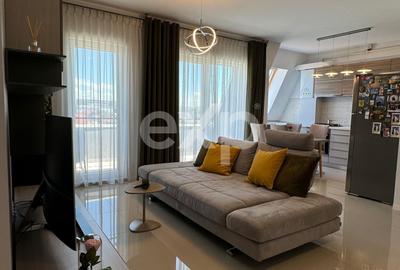 Apartament cu 3 camere semidecomandat în Între Lacuri