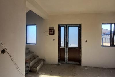 Casă cu 5 camere cu Teren 350 Mp în Calea București