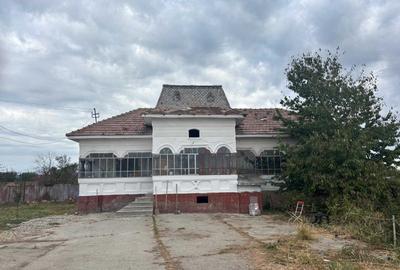 Casă cu 3 camere în Aurești