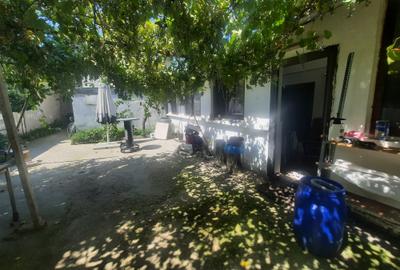 Casă individuală cu 3 camere cu Canalizare în Rahova