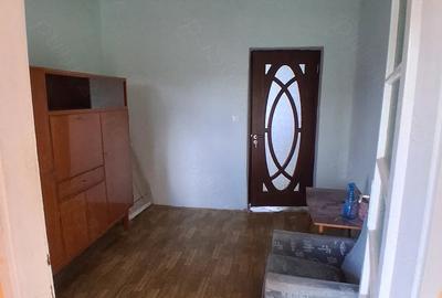 Casă cu 3 camere cu Teren 1500 Mp în Central