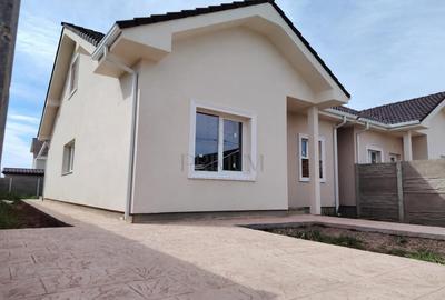 Casă cu 2 camere cu Teren 300 Mp în Urseni