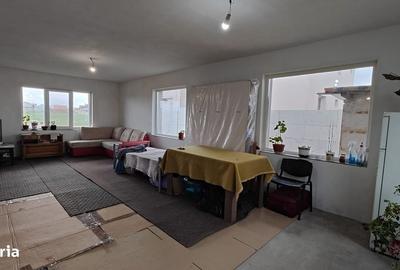 Casă cu 4 camere cu Teren 340 Mp în Domnești