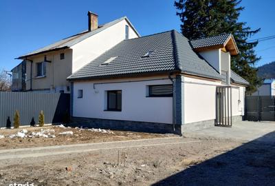 Casă cu 4 camere cu Teren 290 Mp în Central - 9
