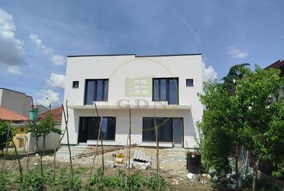 Duplex cu 10 camere cu Canalizare în Cantemir - 1