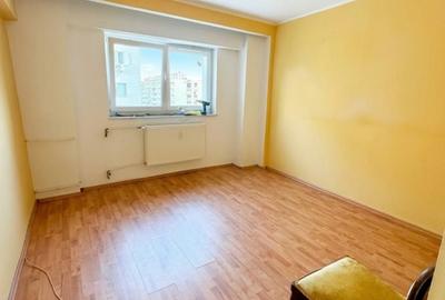 Apartament cu 3 camere semidecomandat în Colentina