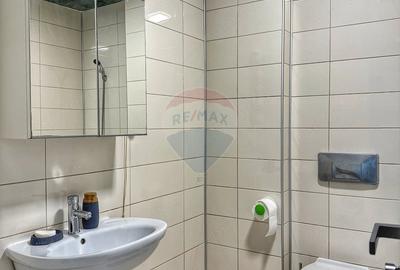 Apartament cu 3 camere semidecomandat în Ștefăneștii de Jos