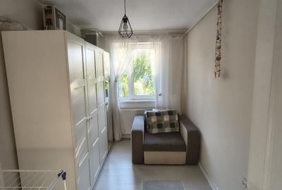 Apartament cu 3 camere semidecomandat în Tomis Nord