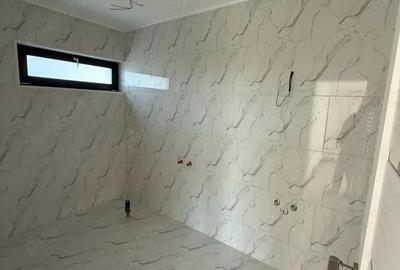 Casă cu 5 camere cu Teren 490 Mp în Păulești