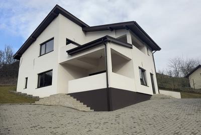 Casă individuală cu 4 camere cu Canalizare în Stolna - 3