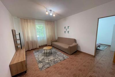 Apartament cu 2 camere semidecomandat în Mircea cel Bătrân