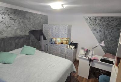 Casă cu 4 camere decomandat cu Teren 211 Mp în Brătianu