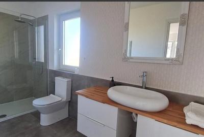 Casă cu 4 camere cu Teren 340 Mp în Central