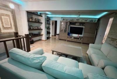 Apartament cu 3 camere decomandat în Trocadero
