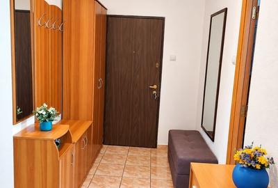 Apartament cu 3 camere decomandat în Nerva Traian