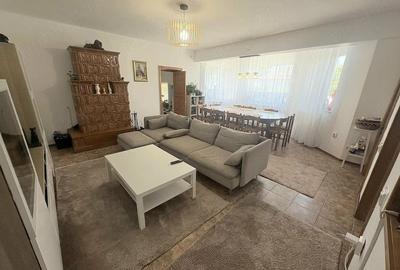 Casă cu Teren 3271 Mp în Central - 2