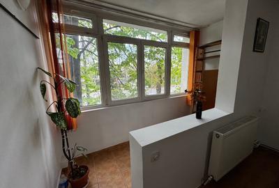 Apartament cu 3 camere decomandat, mobilat în Titan - 2