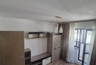 Apartament cu 2 camere decomandat în Runcu
