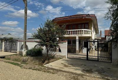 Casă cu Teren 300 Mp în Central