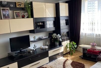 Apartament cu 3 camere decomandat, mobilat în Mărăței