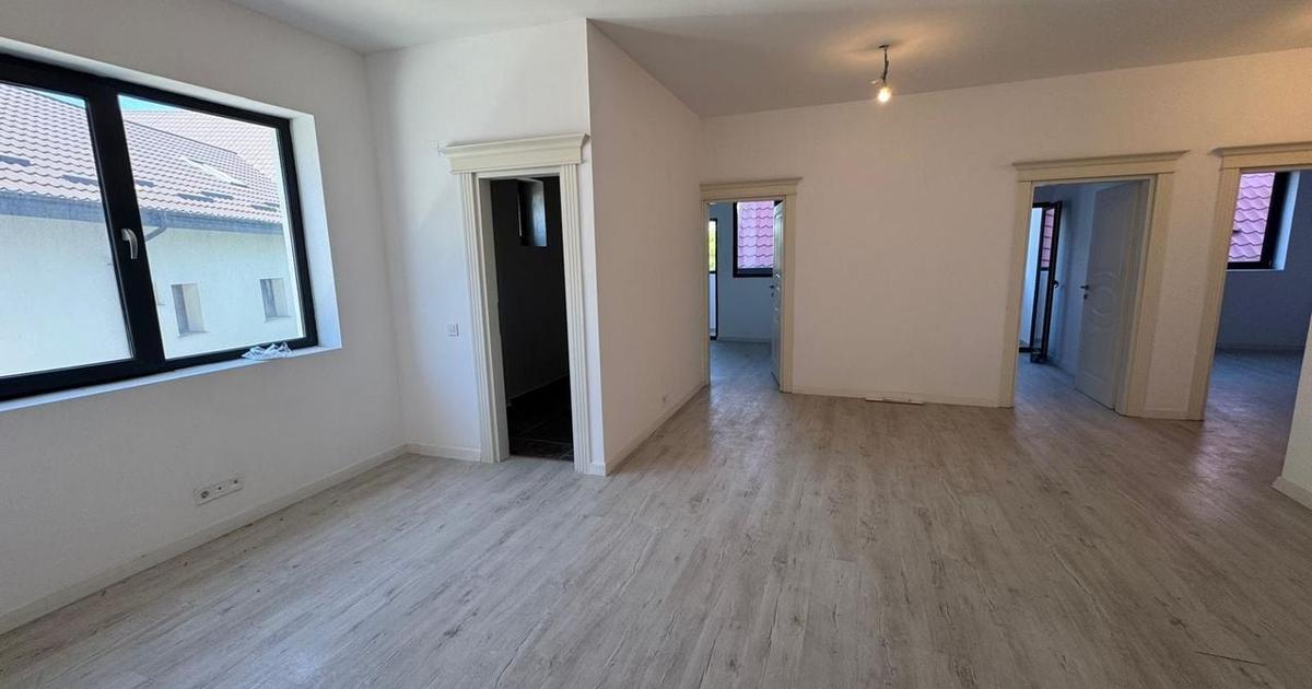 Apartament cu 4 camere decomandat în Central — fotografia 1