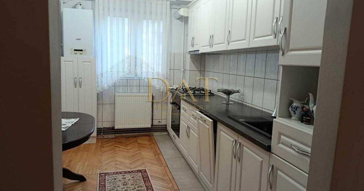 Apartament cu 3 camere decomandat în Central — fotografia 1